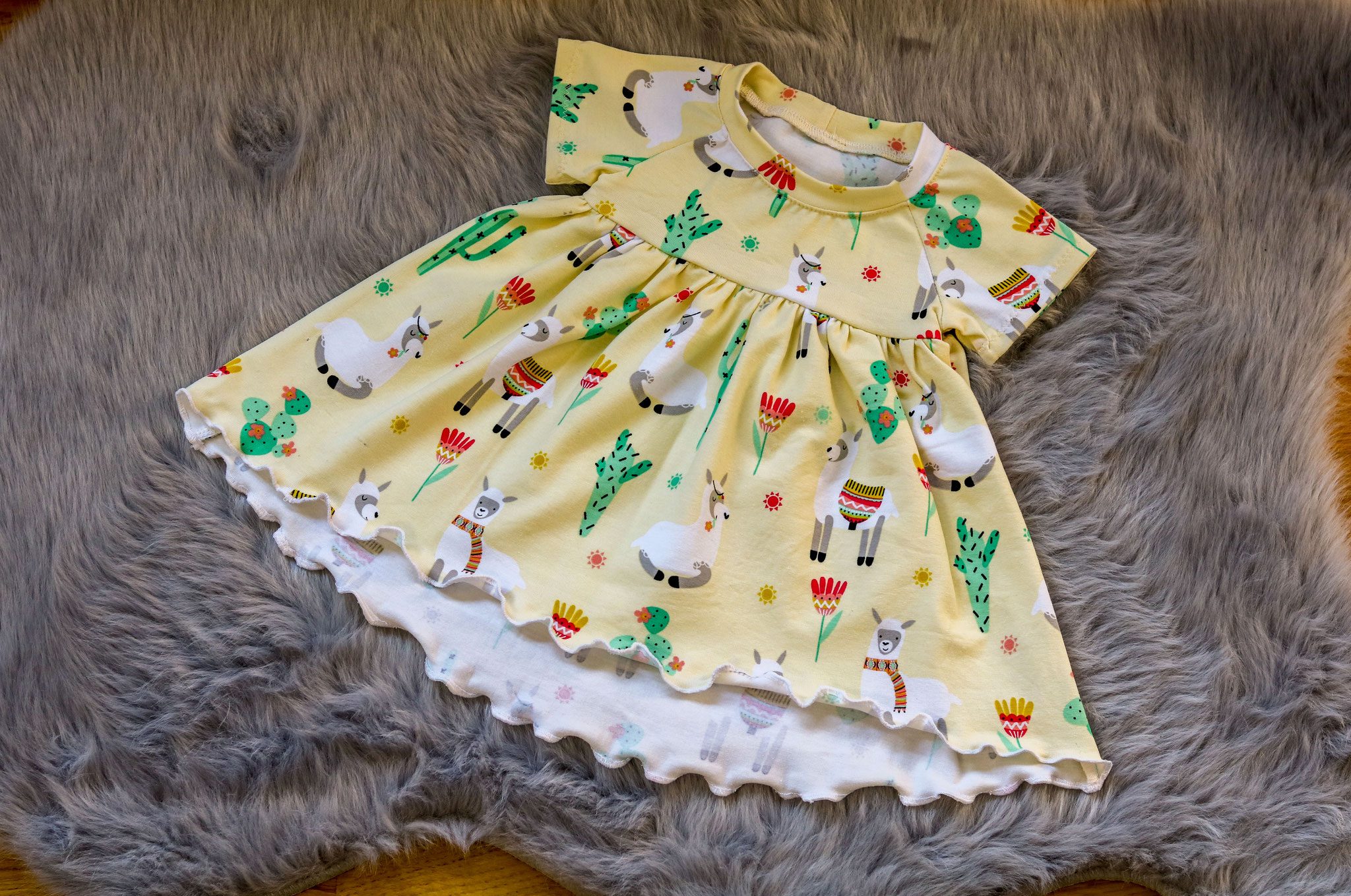 Babykleid mit Lamas